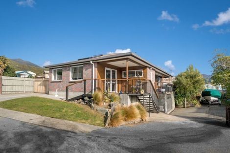 Photo of property in 289 Waikawa Road, Waikawa, Picton, 7220