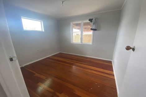 Photo of property in 31 Fairclough Road, Beach Haven, Auckland, 0626