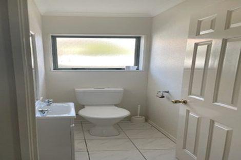 Photo of property in 17 Summerland Drive, Henderson, Auckland, 0612