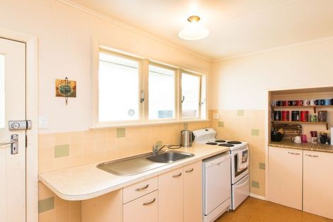 Photo of property in 43 Sutherland Crescent, Westbrook, Palmerston North, 4412
