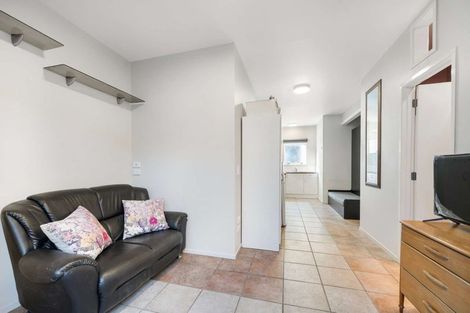 Photo of property in 46a Farquhar Road, Glendene, Auckland, 0602