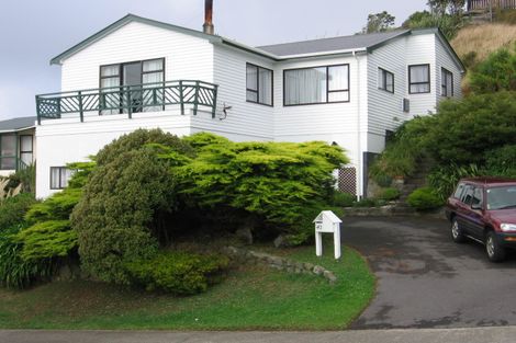 Photo of property in 42 Chapman Street, Newlands, Wellington, 6037