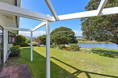 Photo of property in 8 Pio Pio Place, Waikanae Beach, Waikanae, 5036