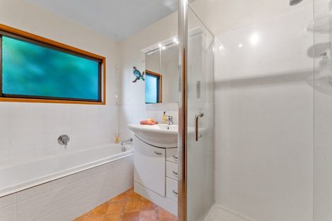 Photo of property in 1/12 Greenvalley Rise, Glenfield, Auckland, 0629