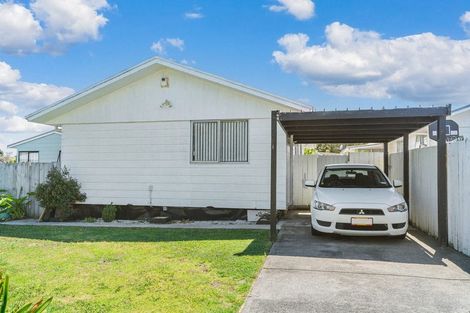 Photo of property in 2/18 Kennington Drive, Clendon Park, Auckland, 2103
