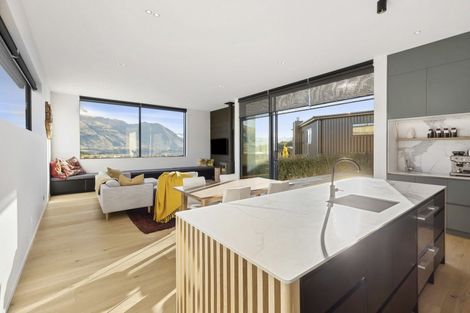 Photo of property in 6 Akitu Rise, Wanaka, 9305