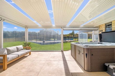 Photo of property in 8 Meadowview Close, Waiuku, 2123