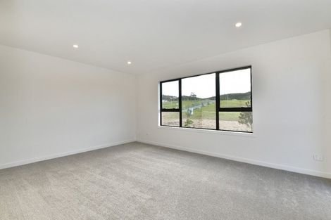 Photo of property in 15 Makenu Crescent, Wainui, Silverdale, 0992