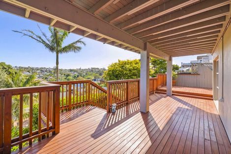 Photo of property in 1/5 Colmar Road, Mellons Bay, Auckland, 2014