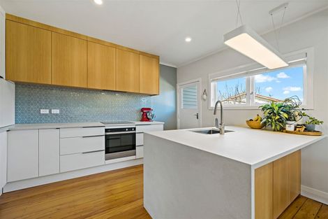 Photo of property in 17a Clinton Avenue, Te Atatu Peninsula, Auckland, 0610