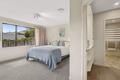 Photo of property in 12 Grove Lane, Kelvin Heights, Queenstown, 9300