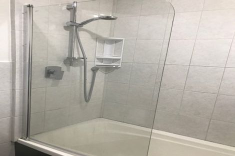 Photo of property in 33 Amberley Avenue, Te Atatu South, Auckland, 0610