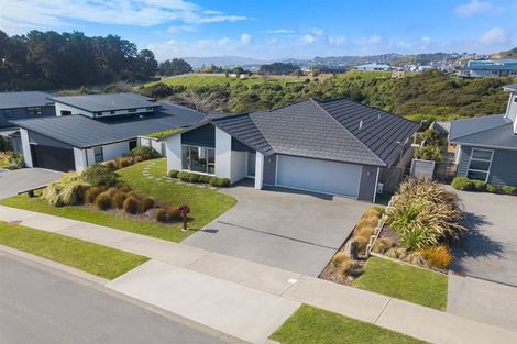Photo of property in 15 Ken Douglas Drive, Aotea, Porirua, 5024