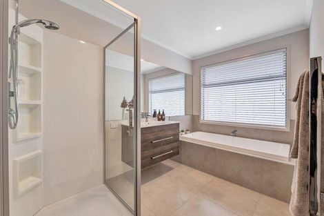 Photo of property in 425 Mangorei Road, Highlands Park, New Plymouth, 4312