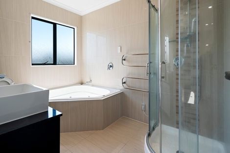 Photo of property in 35 Kestev Drive, Flat Bush, Auckland, 2016