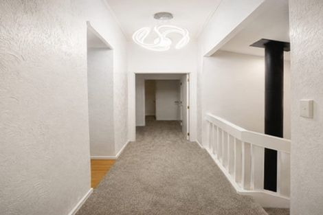 Photo of property in 14 Elsted Place, Goodwood Heights, Auckland, 2105