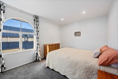 Photo of property in 37 Waikawa Road, Picton, 7220