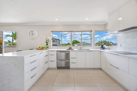 Photo of property in 16 Tornado Place, West Harbour, Auckland, 0618