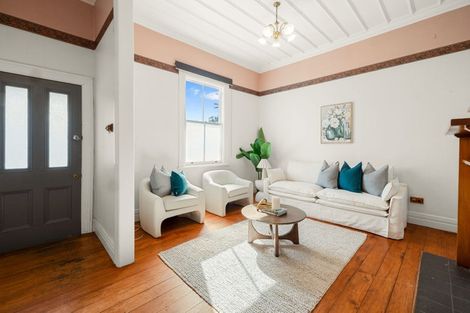 Photo of property in 1 Gaine Street, New Plymouth, 4310