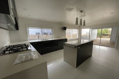 Photo of property in 16 River Road, Te Atatu Peninsula, Auckland, 0610