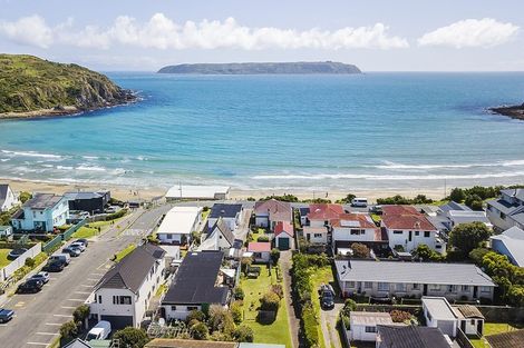 Photo of property in 12 Beach Road, Titahi Bay, Porirua, 5022