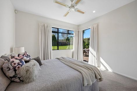Photo of property in 8/9-13 Fields Parade, Oteha, Auckland, 0632