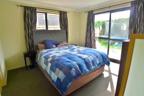 Photo of property in 2 Renata Crescent, Te Atatu Peninsula, Auckland, 0610