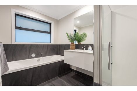 Photo of property in 2 Moira Close, Welcome Bay, Tauranga, 3175