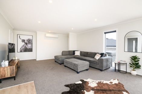 Photo of property in 20 Sardinia Grove, Fitzherbert, Palmerston North, 4410