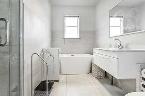 Photo of property in 205 Kenilworth Road, Mayfair, Hastings, 4122