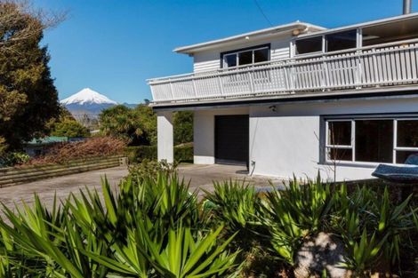 Photo of property in 7 Lambton Terrace, Welbourn, New Plymouth, 4312
