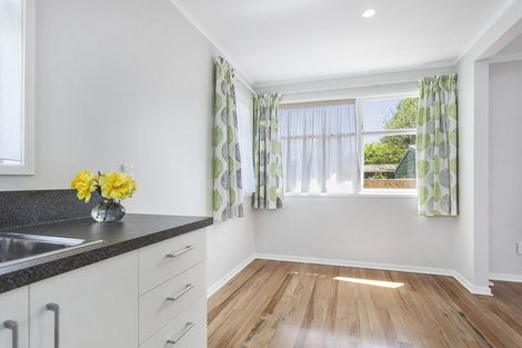 Photo of property in 281 Shakespeare Street, Leamington, Cambridge, 3432