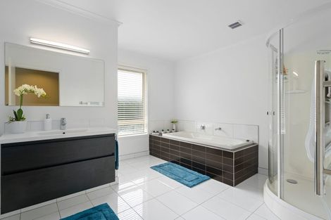 Photo of property in 10 Cooper Crescent, Cambridge, 3434