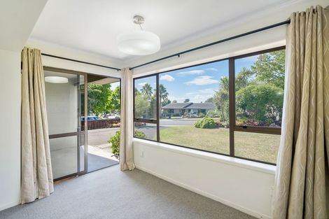 Photo of property in 19 Matuhi Rise, Henderson, Auckland, 0612
