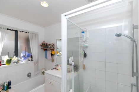 Photo of property in 6 Limousin Place, Grandview Heights, Hamilton, 3200