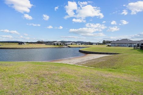 Photo of property in 62 Waitemata Drive, One Tree Point, 0118