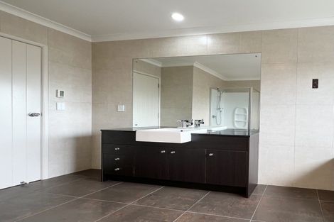 Photo of property in 5 Wye Oak Drive, Schnapper Rock, Auckland, 0632