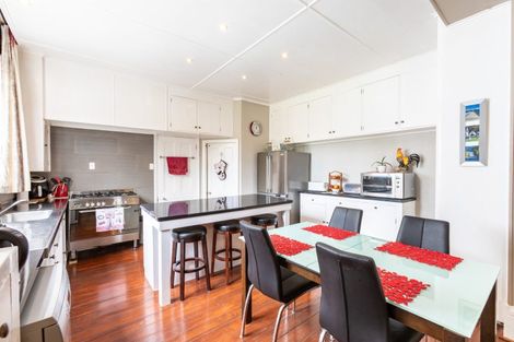 Photo of property in 6 Totara Road, Kumeroa, Woodville, 4997