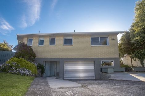 Photo of property in 5 Peach Tree Grove, Maungaraki, Lower Hutt, 5010