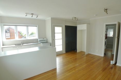 Photo of property in 1/3 Raleigh Road, Northcote, Auckland, 0627