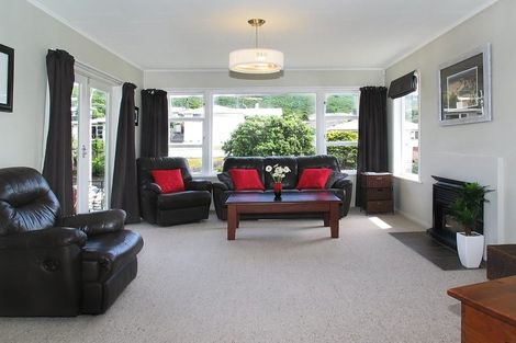 Photo of property in 59 Redwood Avenue, Tawa, Wellington, 5028