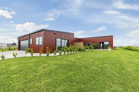 Photo of property in 136 Mirikau Road, Warea, New Plymouth, 4381