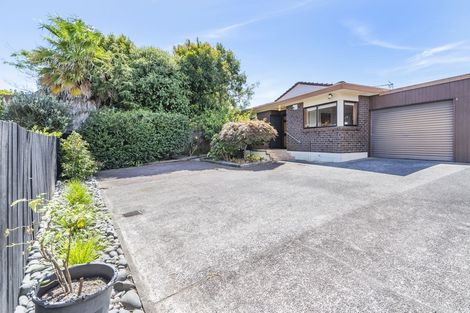 Photo of property in 2/13 Parramatta Place, Botany Downs, Auckland, 2010