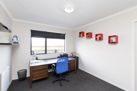Photo of property in 18 Galea Grove, Kelvin Grove, Palmerston North, 4414