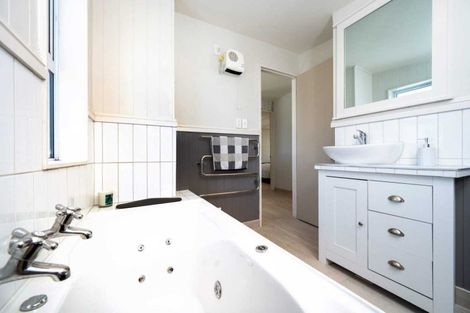 Photo of property in 2 Collison Terrace, Haumoana, 4102