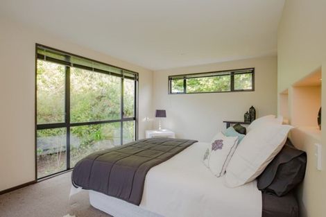 Photo of property in 2 Signal Hill Road, Mount Pleasant, Christchurch, 8081