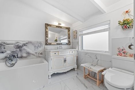 Photo of property in 819 Whangaparaoa Road, Manly, Whangaparaoa, 0930