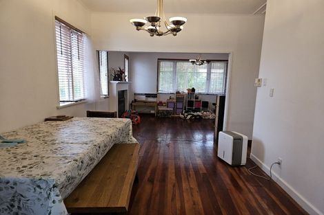Photo of property in 21 Lavelle Road, Henderson, Auckland, 0612