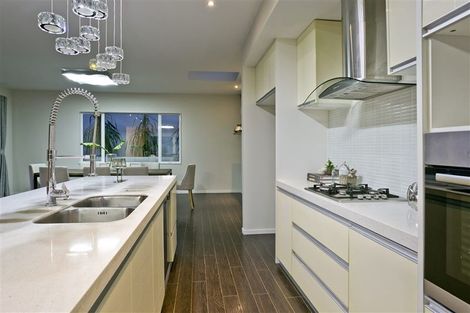 Photo of property in 19 Kahikatea Close, Campbells Bay, Auckland, 0630