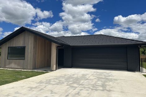 Photo of property in 1 Kakariki Crescent, Carterton, 5713